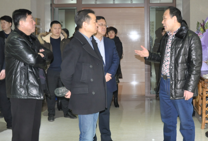 山東連城置業(yè)有限公司董事長(cháng)陸建林一行參觀(guān)公司服務(wù)的山東省文化館項目
